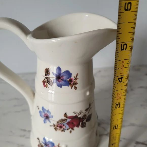 Pitcher Handcrafted in England - Picture 8 of 10